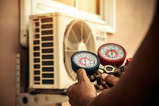 Professional Hvac technician working in Newport, DE